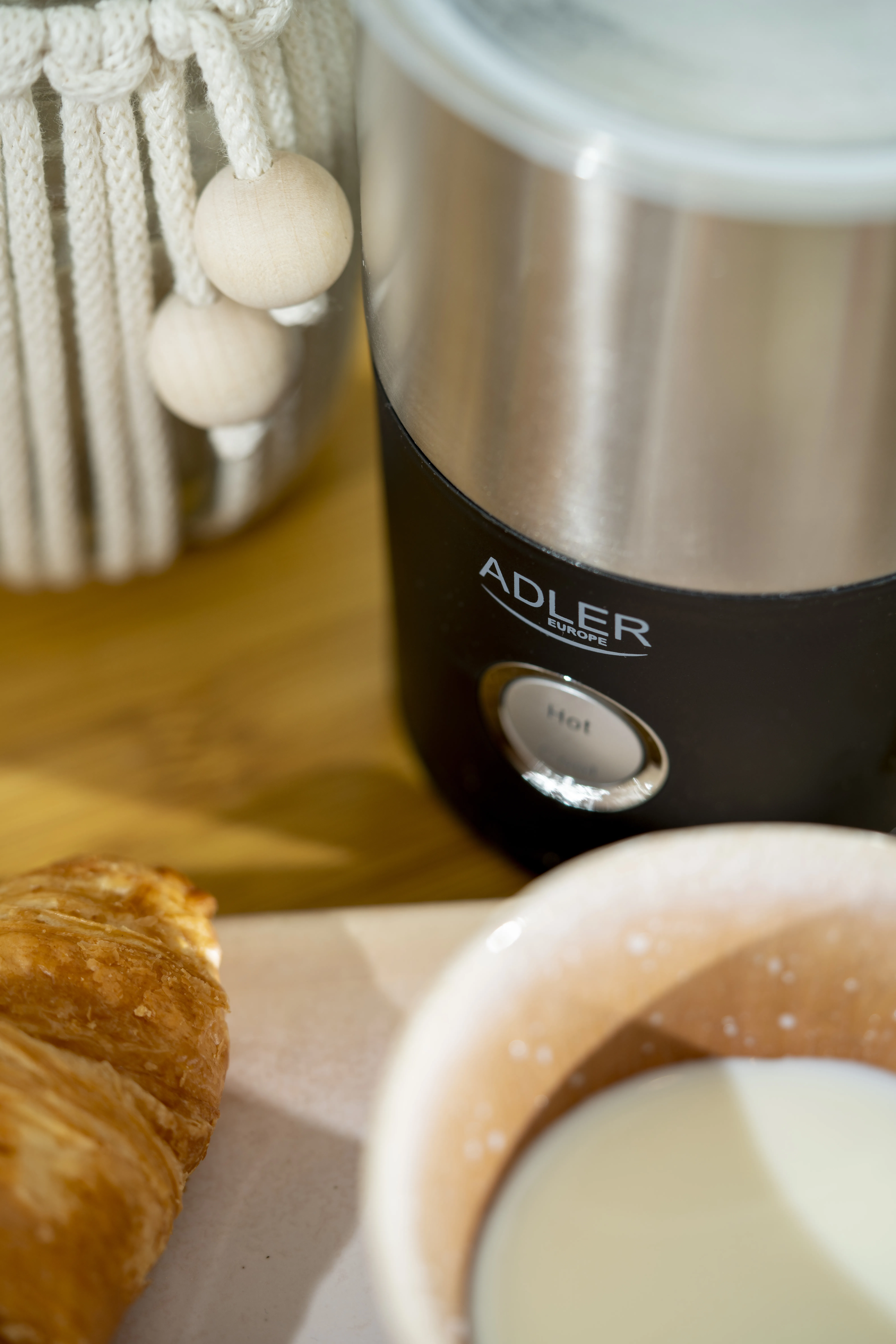 Adler AD 4497 Electric Milk Frother and Heater, 600 W, 300 ml, Black/Stainless Steel