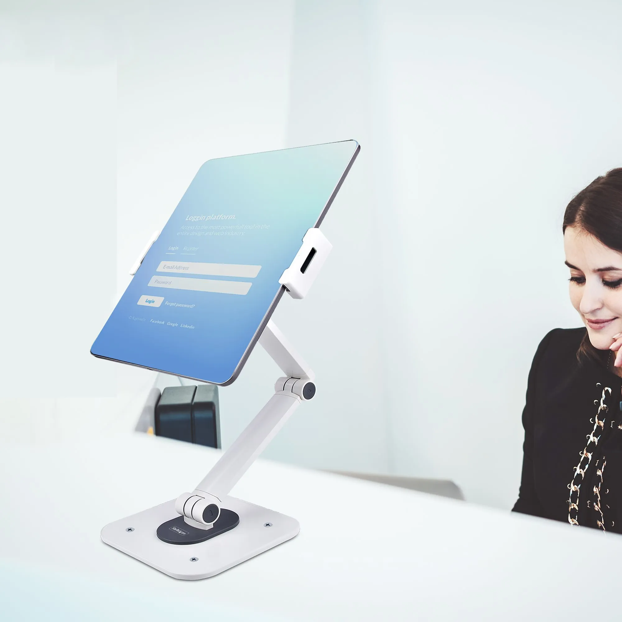 STARTECH.COM Adjustable Tablet Stand Up to 1kg Universal Tablet Stand Holder for Desk / Wall Ergonomic Articulating Tablet Mount