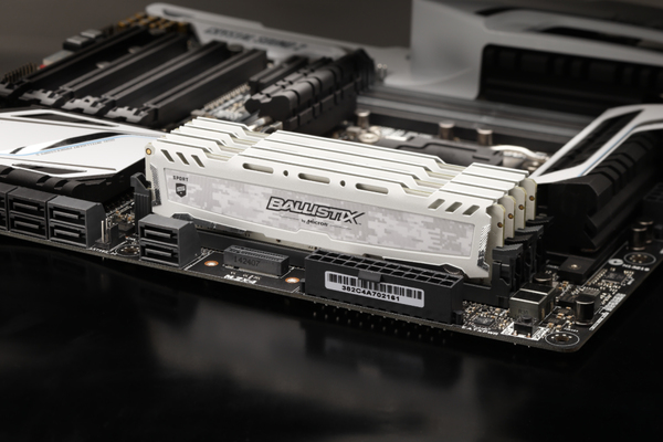 Crucial 32GB (2x16GB) Ballistix Sport LT 32GB WT 3200MT/s, CL16 - White