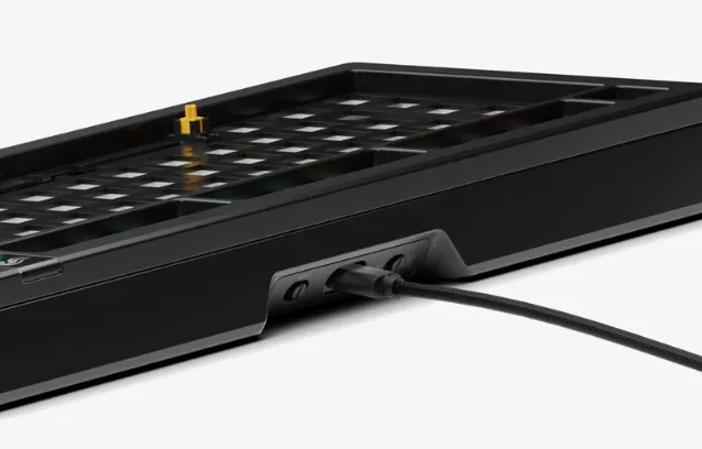 Glorious GMMK 3 PRO 75% Barebone - gaming keyboard, black