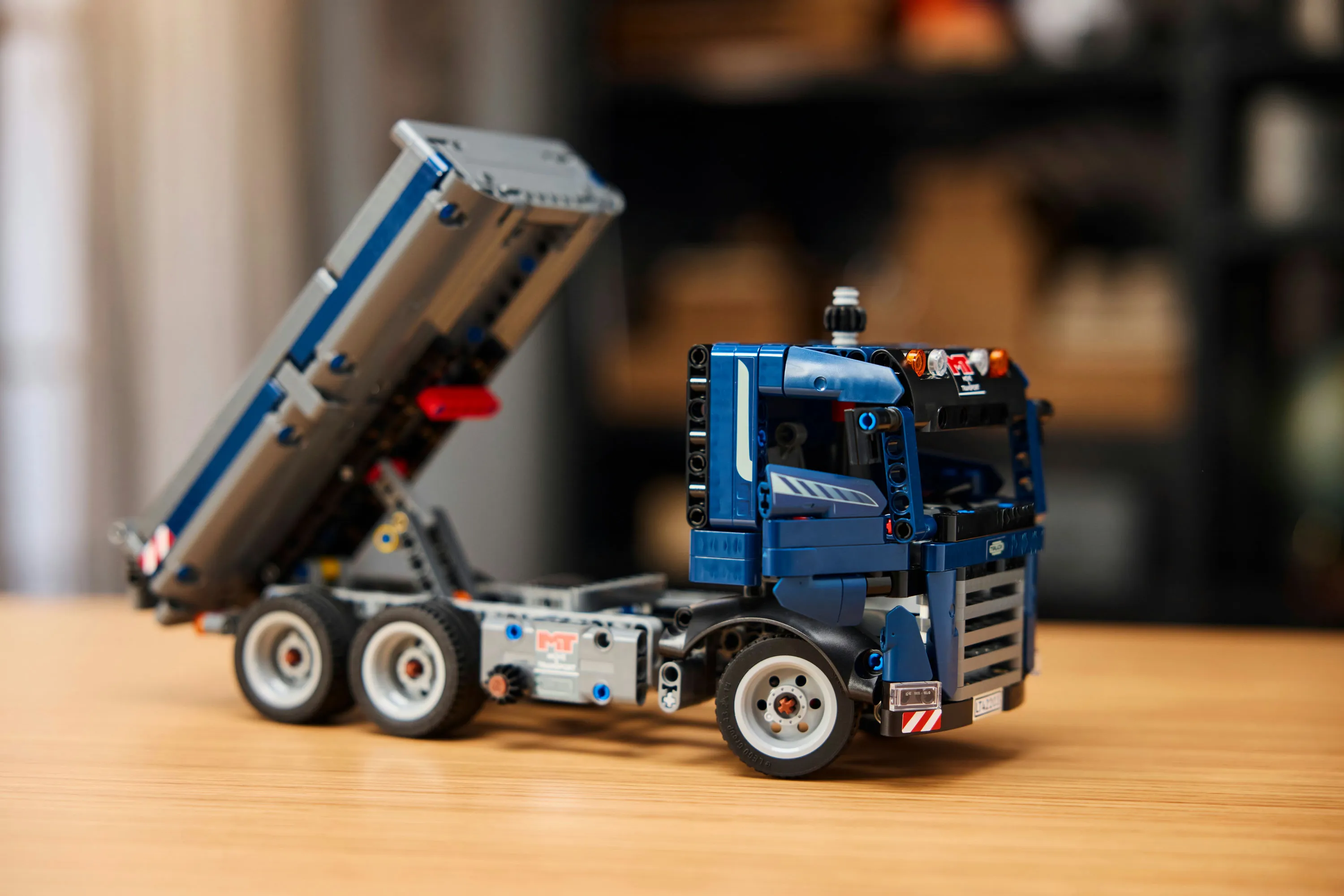 LEGO Technic Tipping Truck 42203