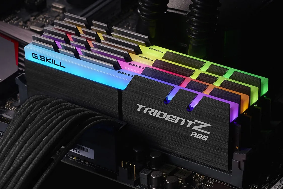 G.Skill Trident Z RGB 32 GB (4 x 8 GB) DDR4 4266 MHz, CL17 - minne, Svart