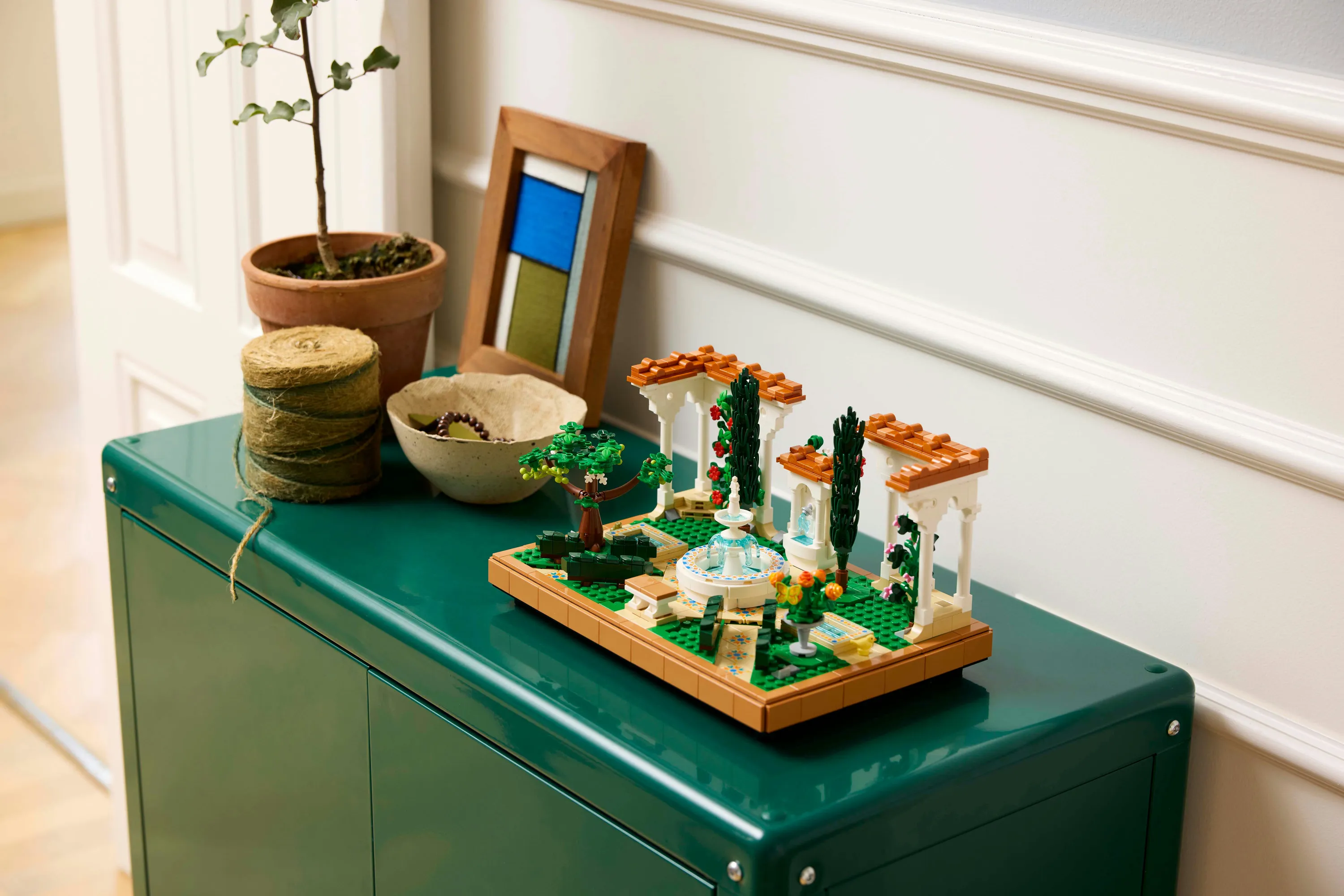 LEGO Icons Garden and Fountain 10359