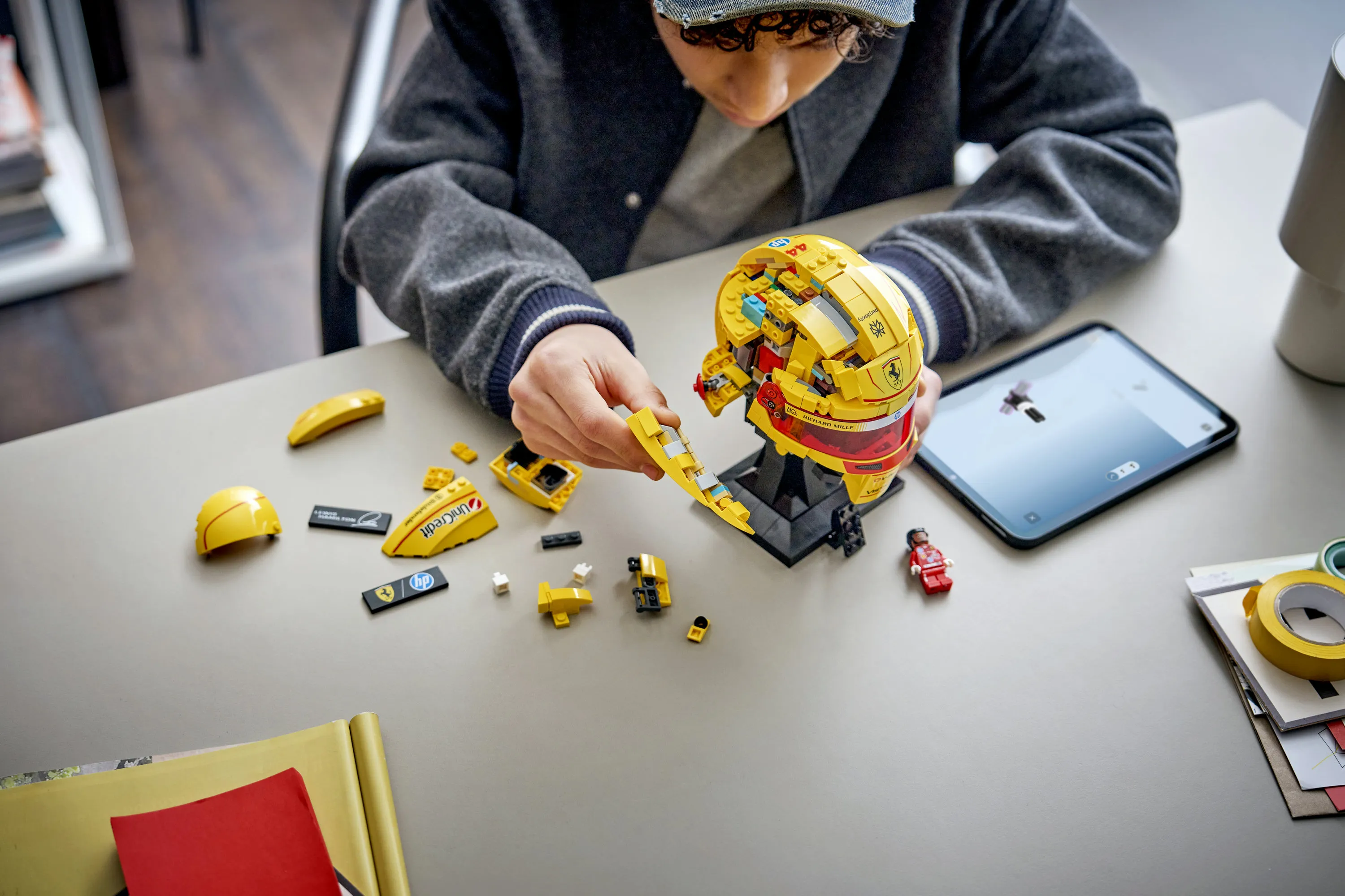 LEGO Formula 1 Editions Scuderia Ferrari HP -kyp&auml;r&auml; &ndash; Lewis Hamilton 43022