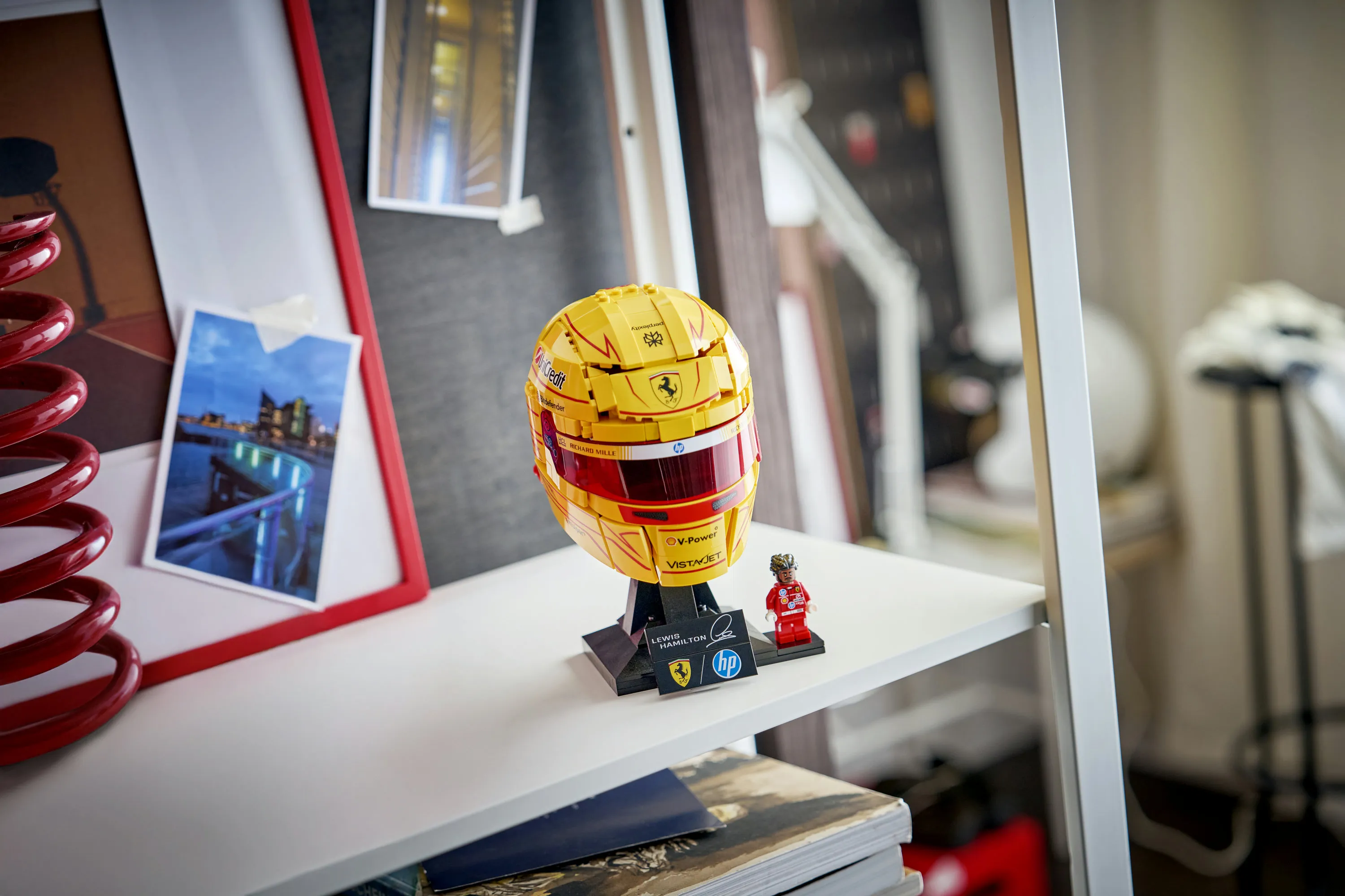 LEGO Formula 1 Editions Scuderia Ferrari HP -kyp&auml;r&auml; &ndash; Lewis Hamilton 43022