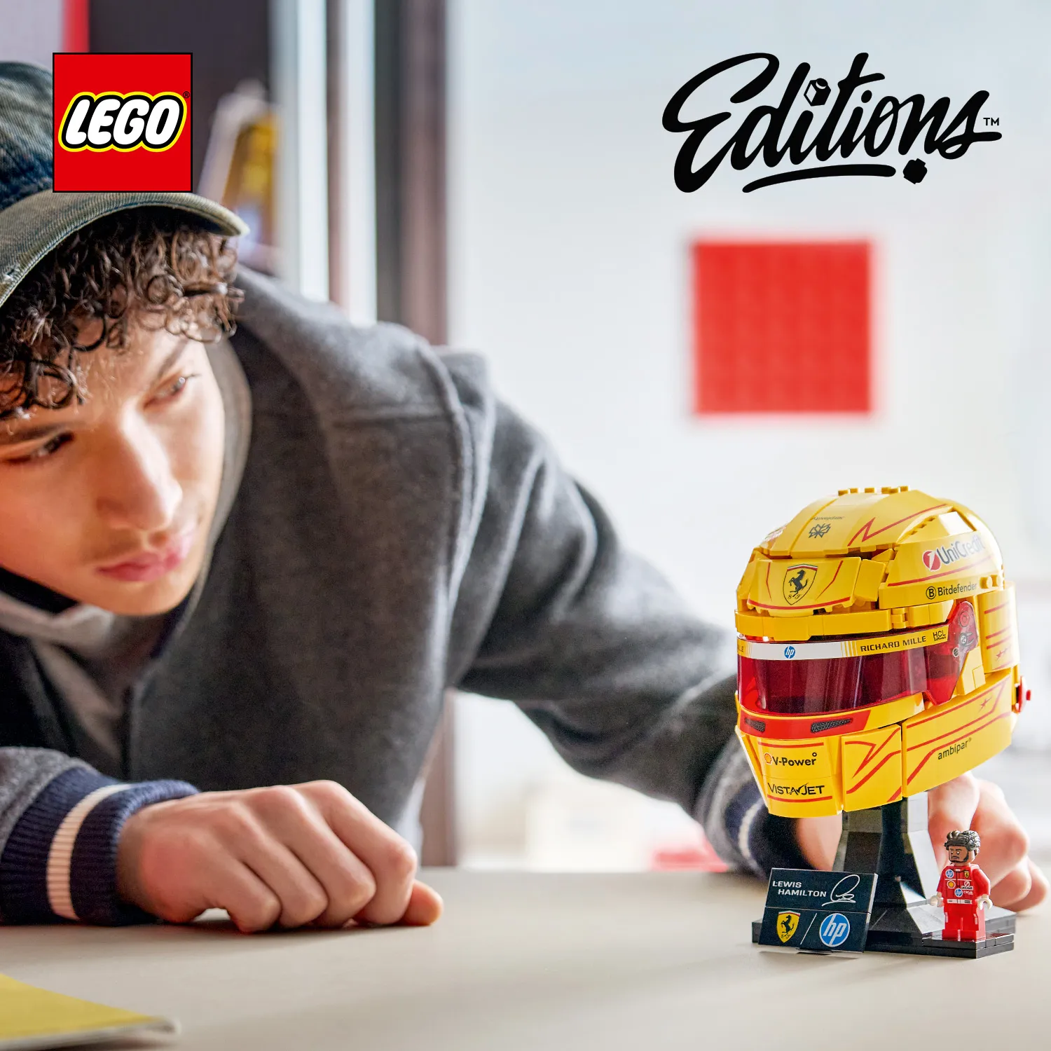 LEGO Formula 1 Editions Scuderia Ferrari HP Helmet &ndash; Lewis Hamilton 43022