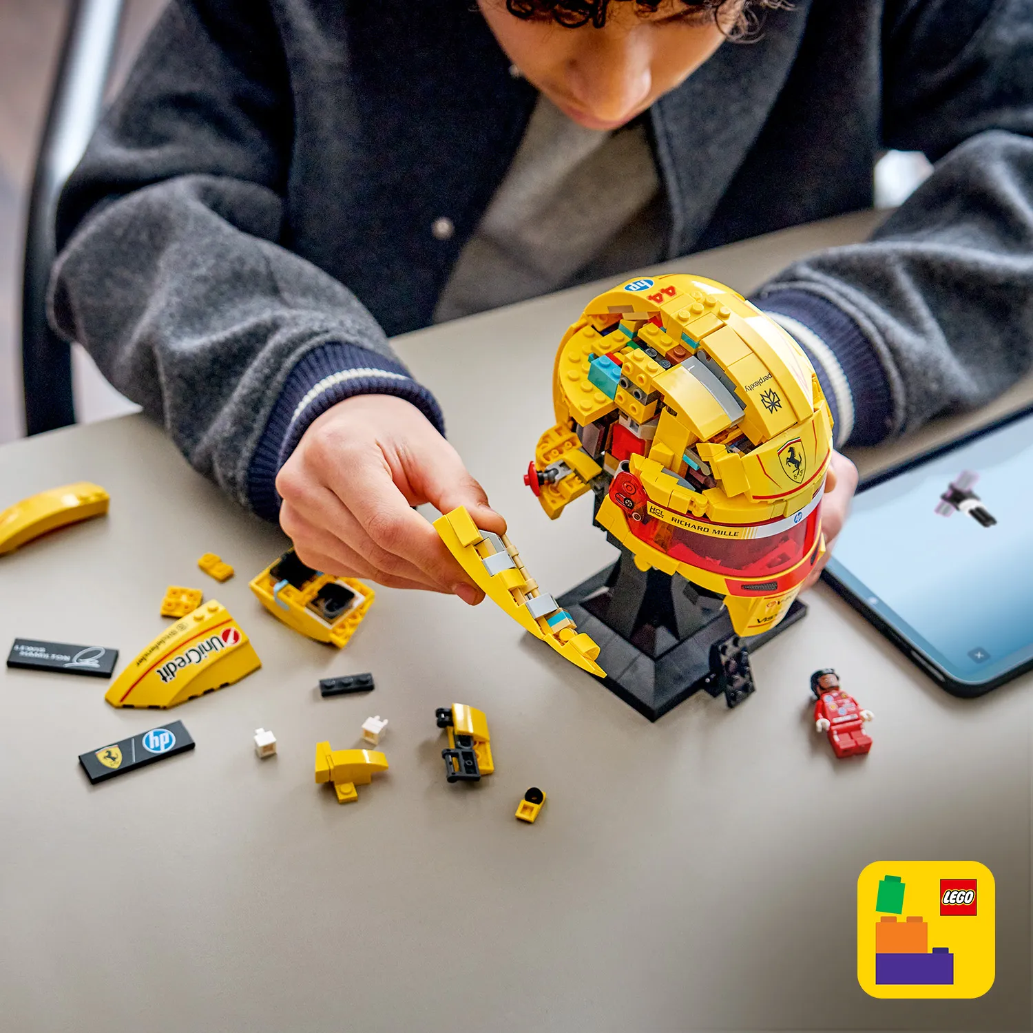 LEGO Formula 1 Editions Scuderia Ferrari HP -kyp&auml;r&auml; &ndash; Lewis Hamilton 43022
