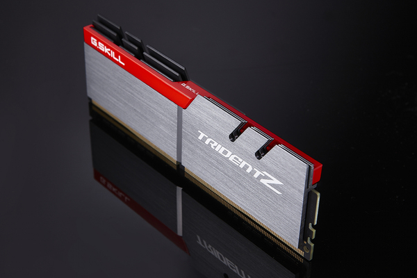 G.Skill Trident Z 16 GB (2 x 8 GB) DDR4 4266 MHz, CL19 - minne, Gr&aring;/R&ouml;d