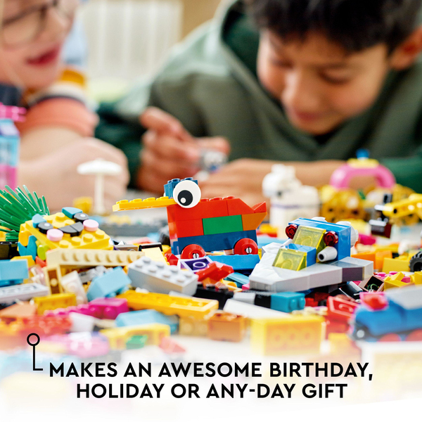 Lego Classic 90 vuotta leikkien lumoissa 011021