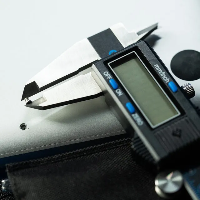 iFixit - digital caliper + carrying case