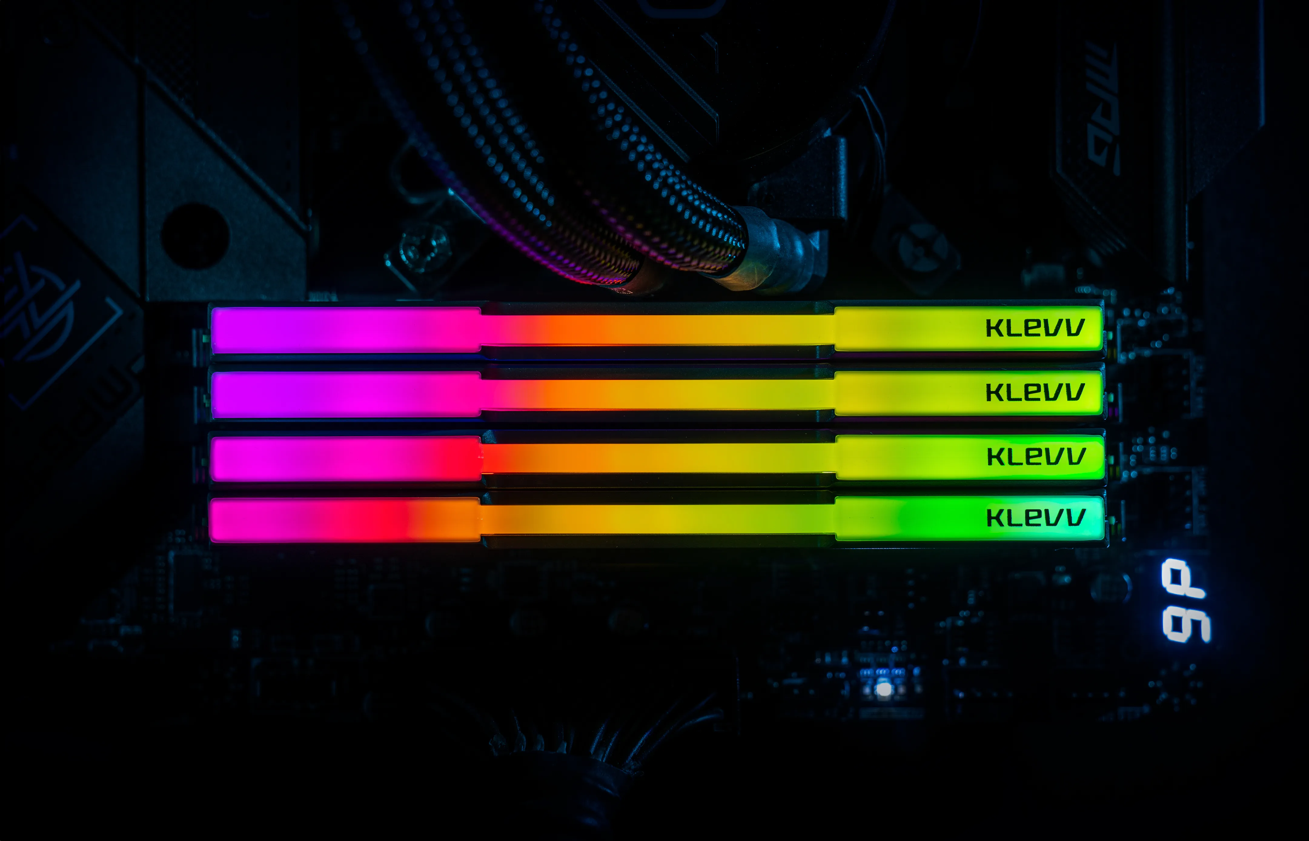 KLEVV CRAS V RGB 32 Gt (2 x 16 Gt) DDR5 6400 MHz, CL30 -muisti (EXPO)
