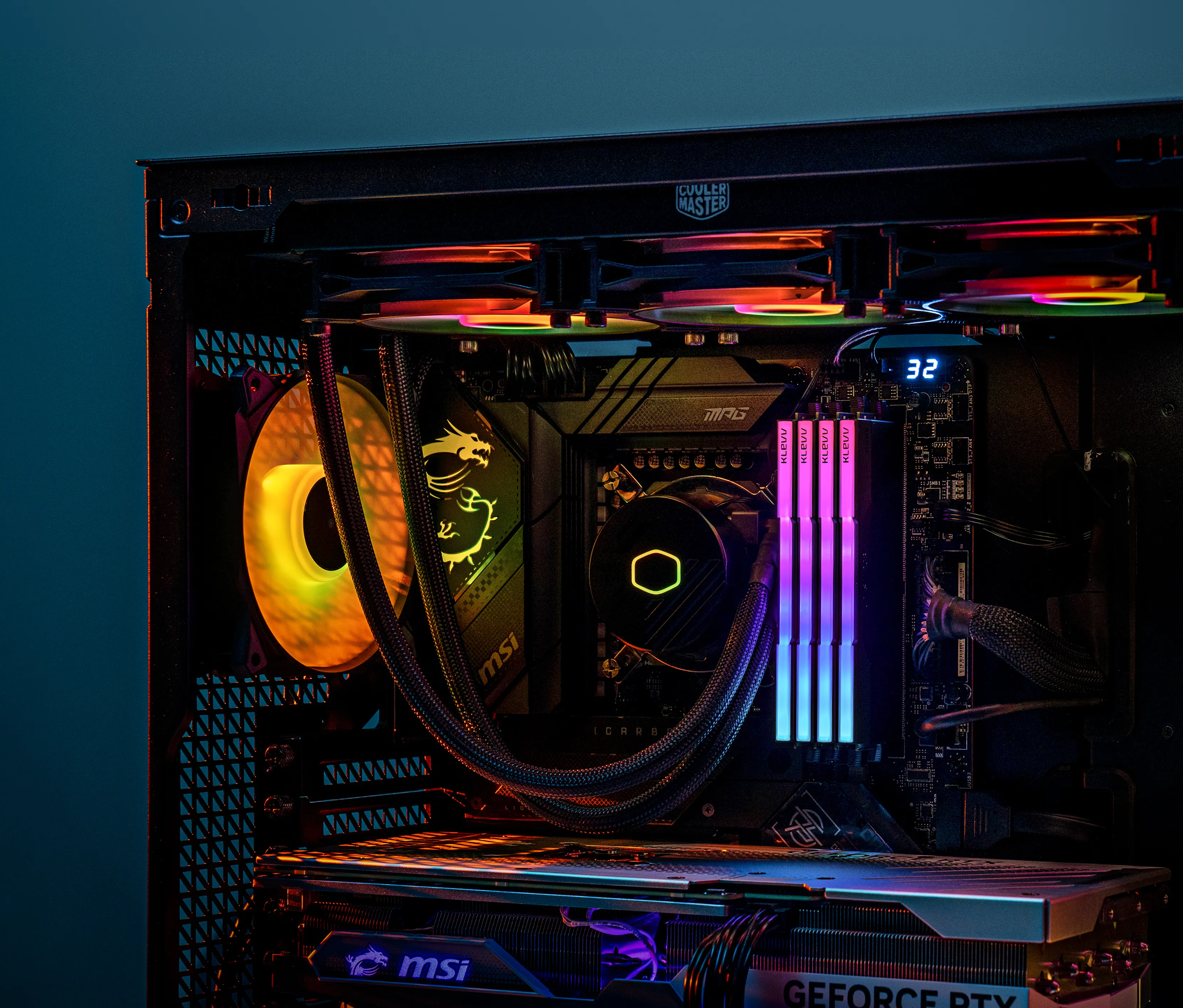 KLEVV CRAS V RGB 32 Gt (2 x 16 Gt) DDR5 6400 MHz, CL30 -muisti (EXPO)