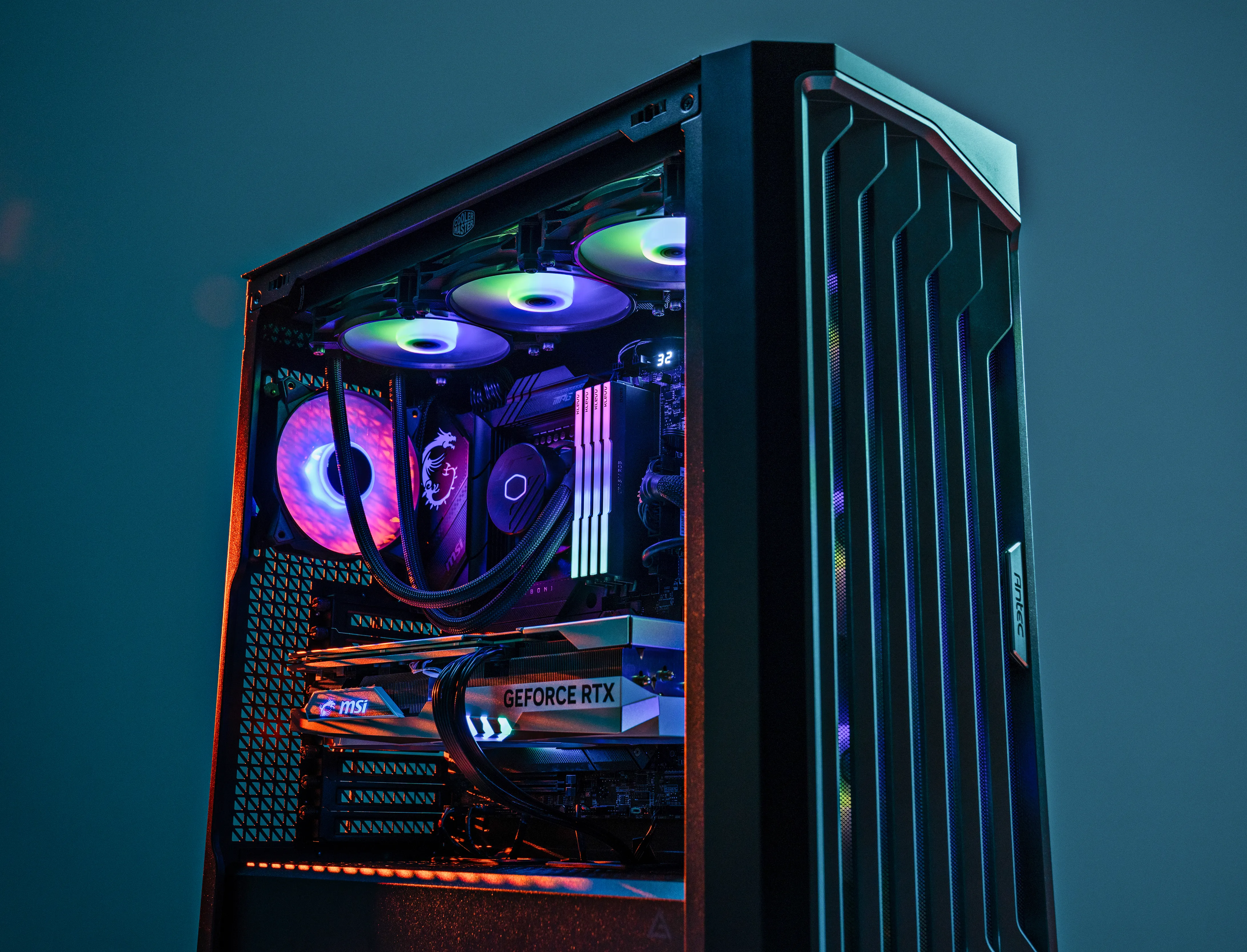 KLEVV CRAS V RGB 32 Gt (2 x 16 Gt) DDR5 6400 MHz, CL30 -muisti (EXPO)