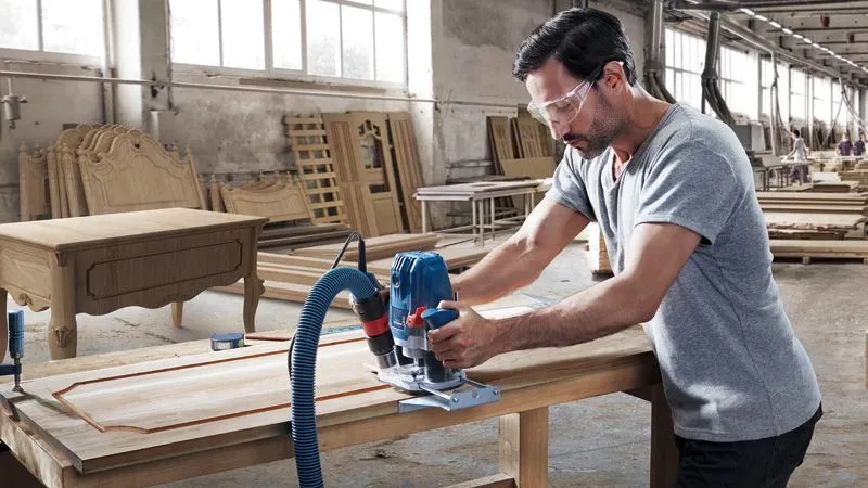 Bosch GOF 130 Professional &ouml;verfr&auml;s 230 v, 1300 W