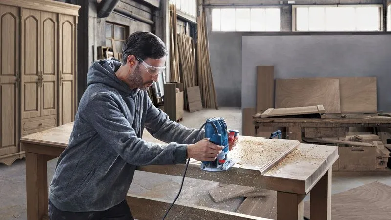 Bosch GOF 130 Professional &ouml;verfr&auml;s 230 v, 1300 W