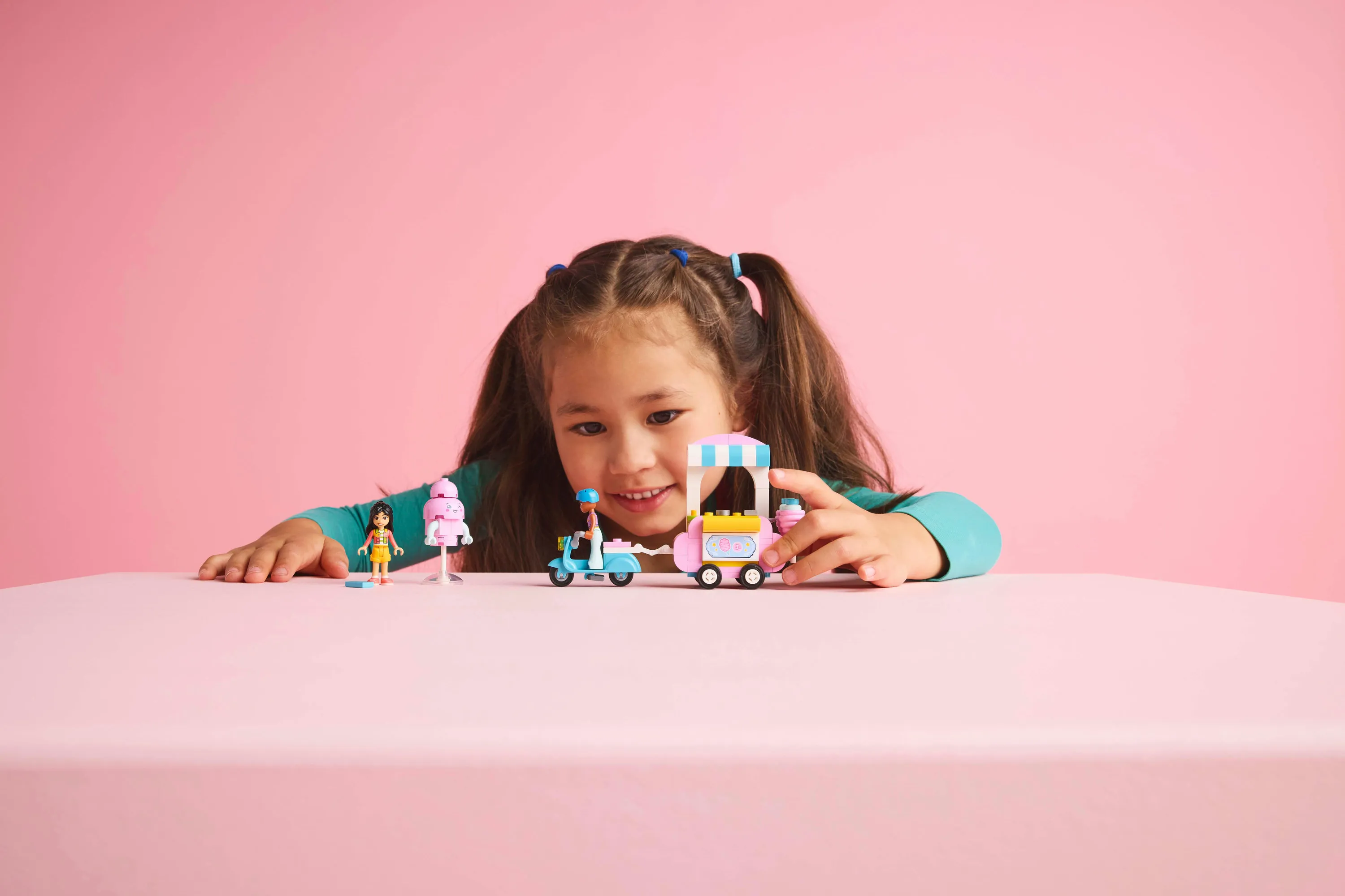 LEGO Friends Sockervaddsstånd och skoter 42643