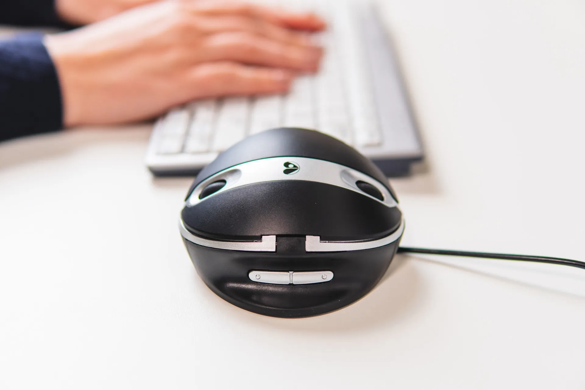 BakkerElkhuizen Oyster Mouse tr&aring;dbunden ergonomisk mus