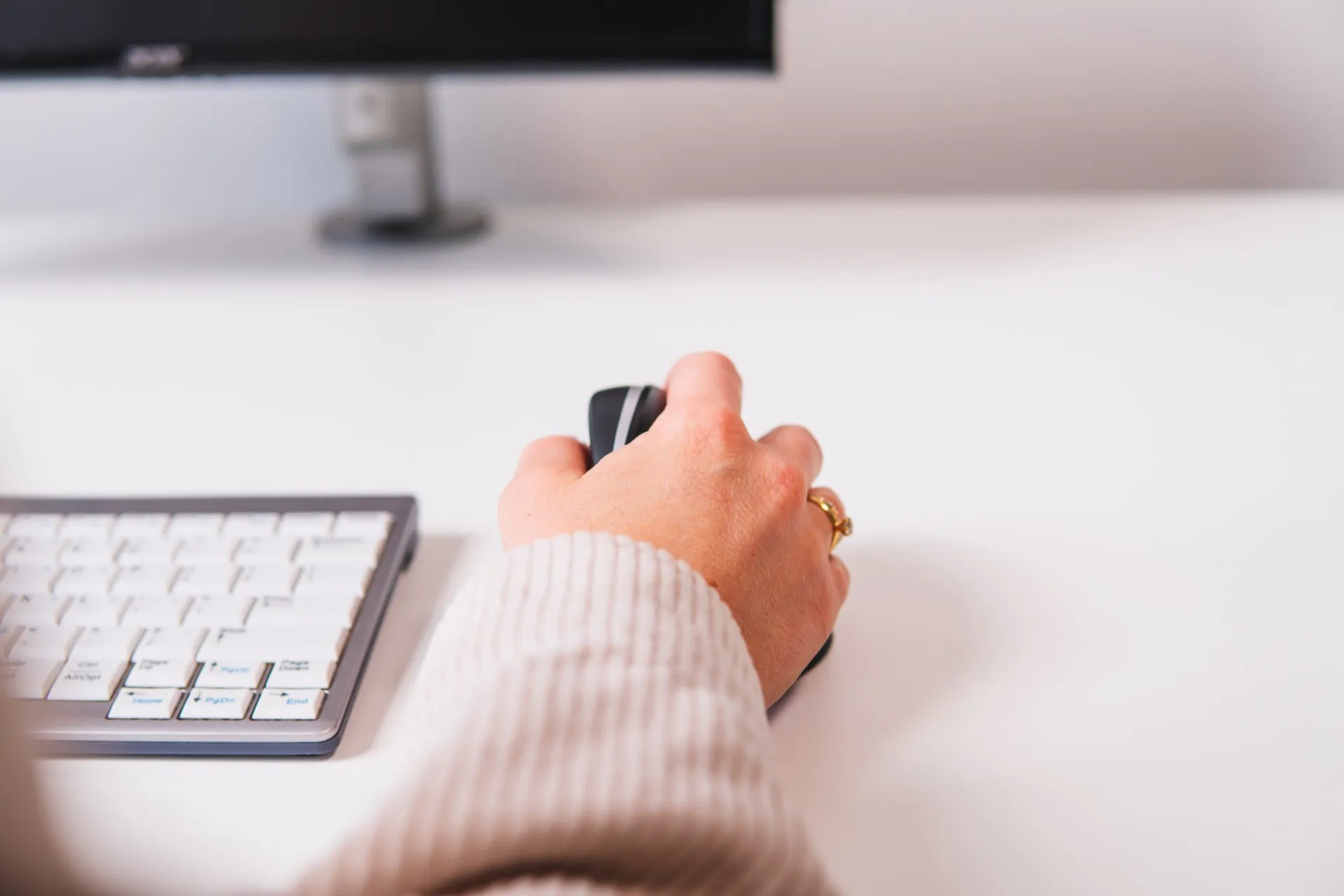 BakkerElkhuizen Oyster Mouse tr&aring;dbunden ergonomisk mus