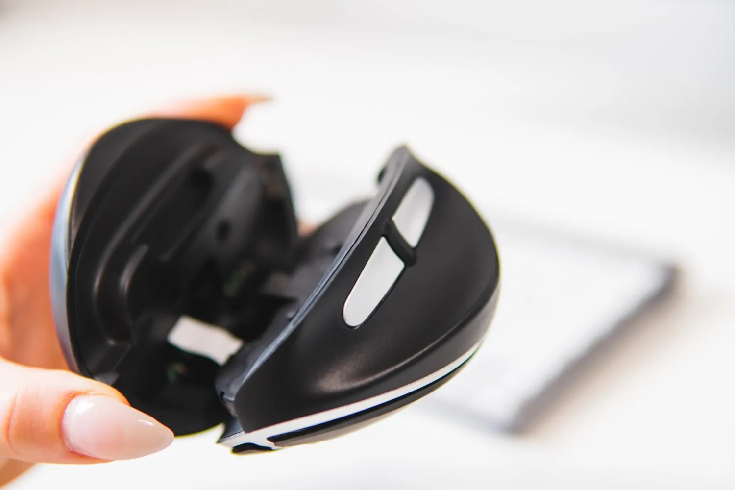 BakkerElkhuizen Oyster Mouse Wireless Ergonomic Mouse, Black/Silver