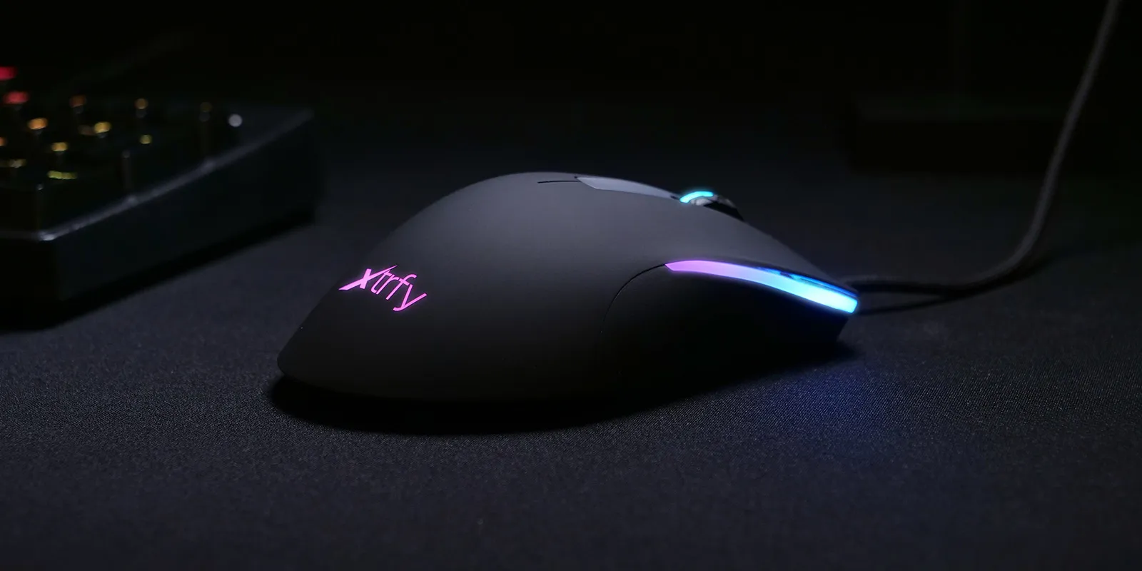 Xtrfy M1 RGB -pelihiiri, musta