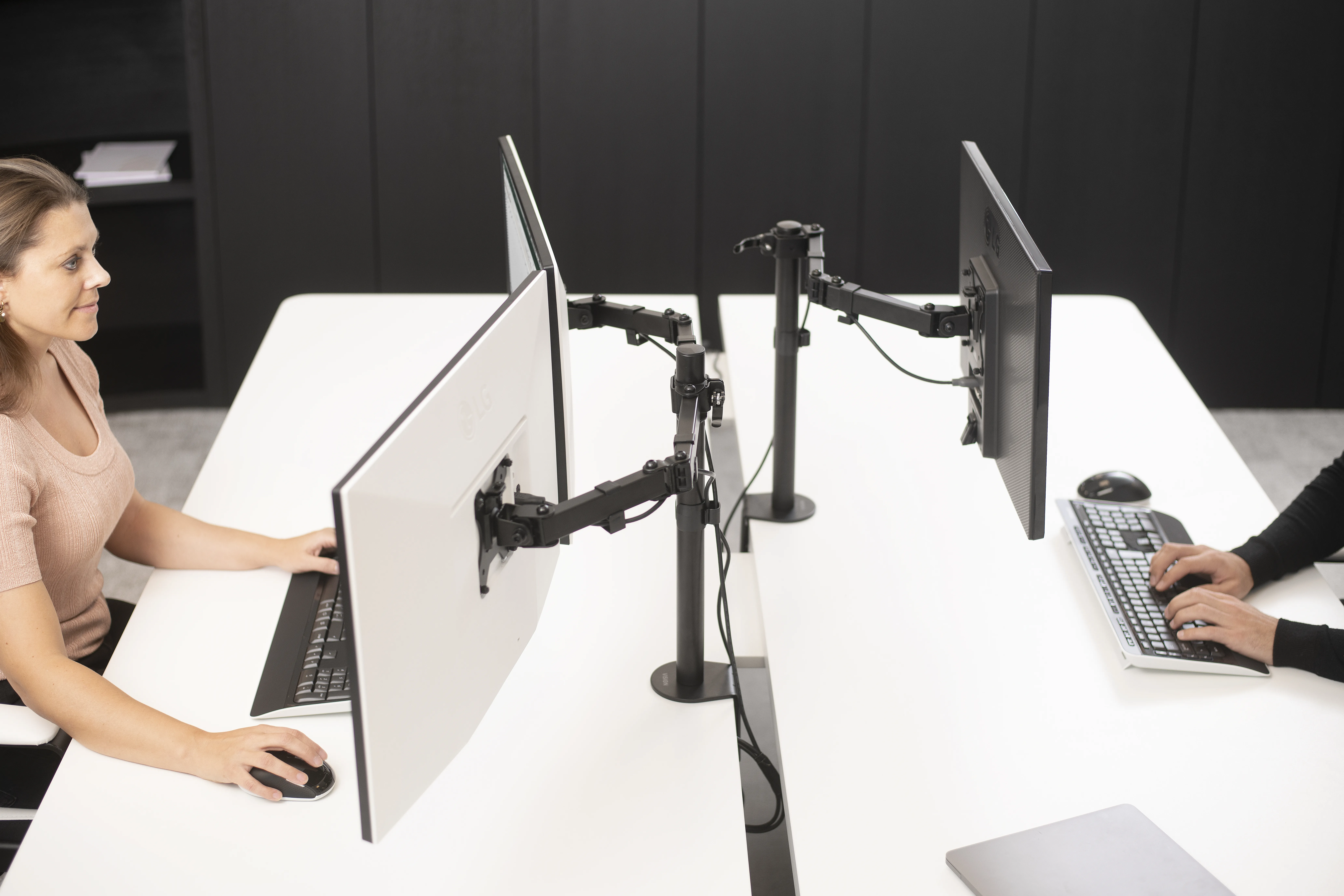 VISION VFM-DPD2B Desk Mount, for 2 monitors, 13-27", full-motion, 8kg, VESA 75/100, Black