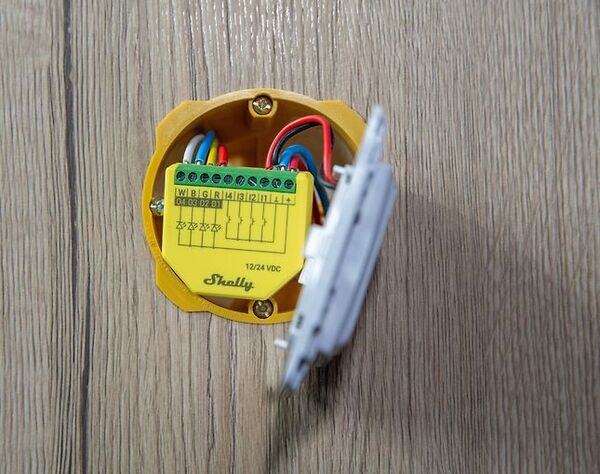 Shelly Plus RGBW PM - RGB-controller for LED strips