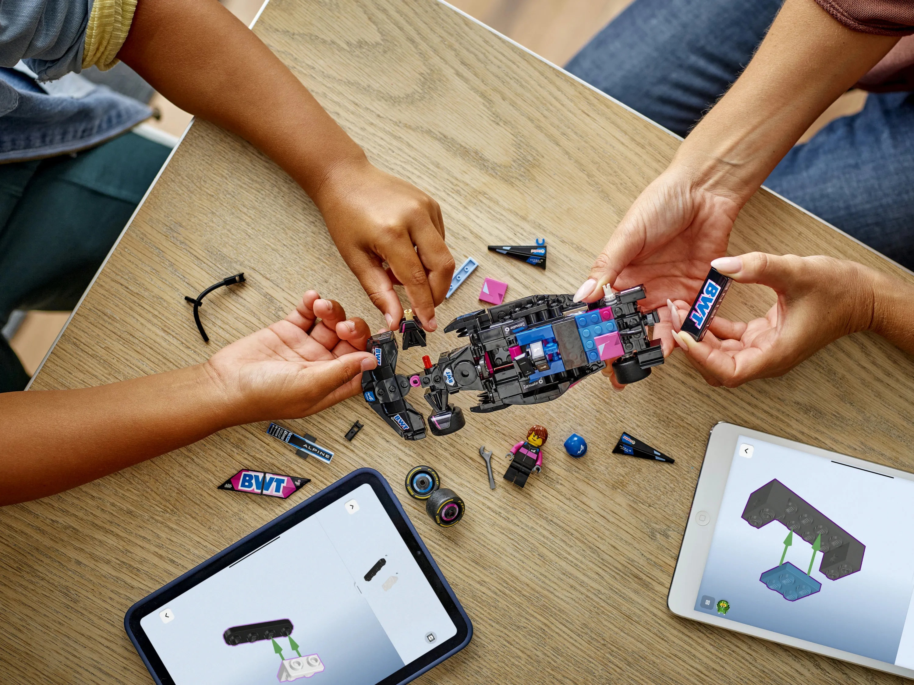 LEGO Speed Champions KICK Sauber F1 Team C44 Race Car 77247