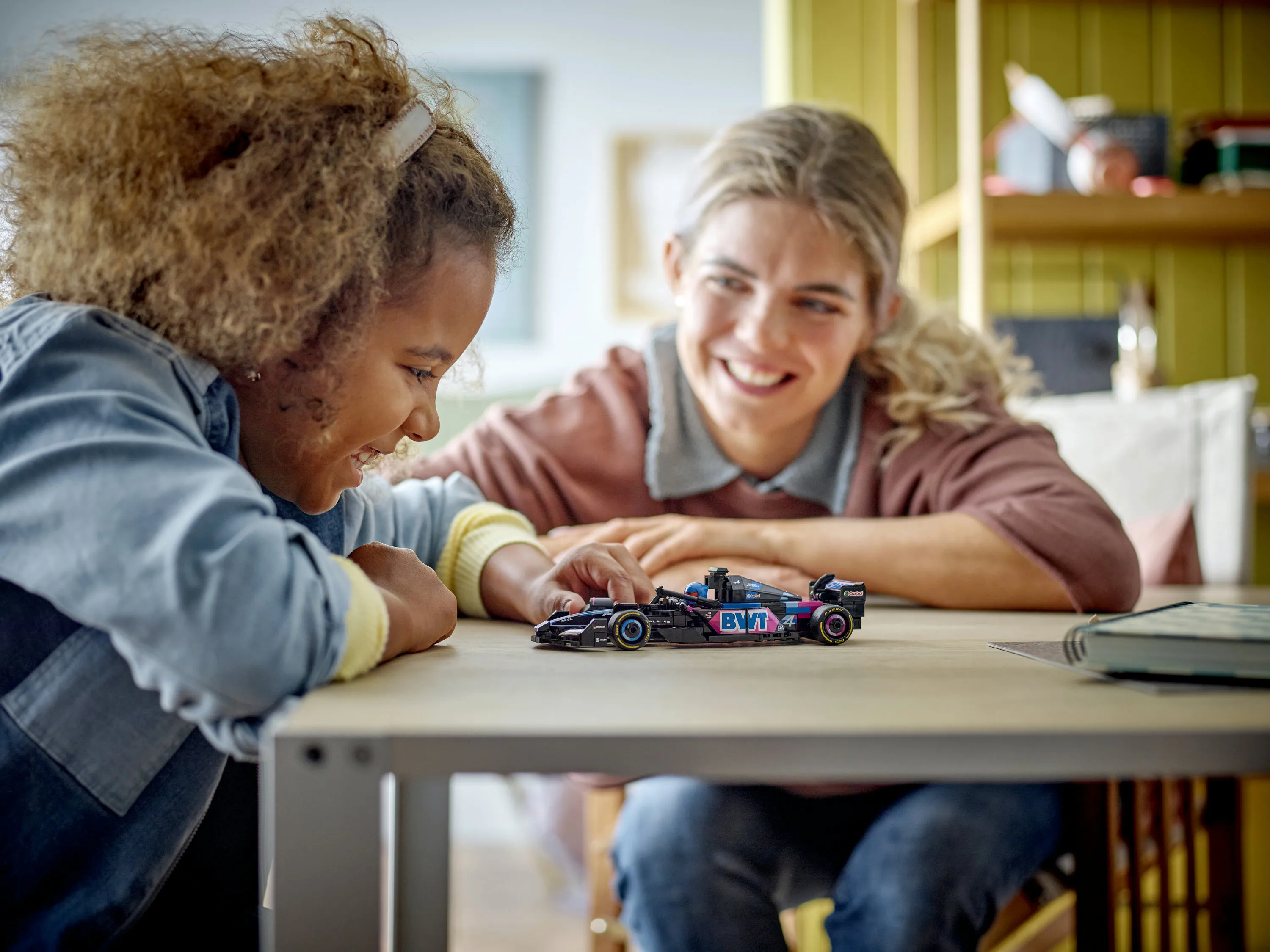 LEGO Speed Champions KICK Sauber F1 Team C44 Race Car 77247