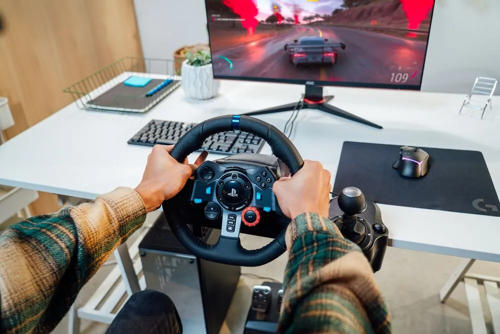Logitech G29 Driving Force -ohjauspy&ouml;r&auml; ja polkimet PC-, PlayStation 5-, PlayStation 4- ja PlayStation 3 -alustoille, Musta ja Alumiini