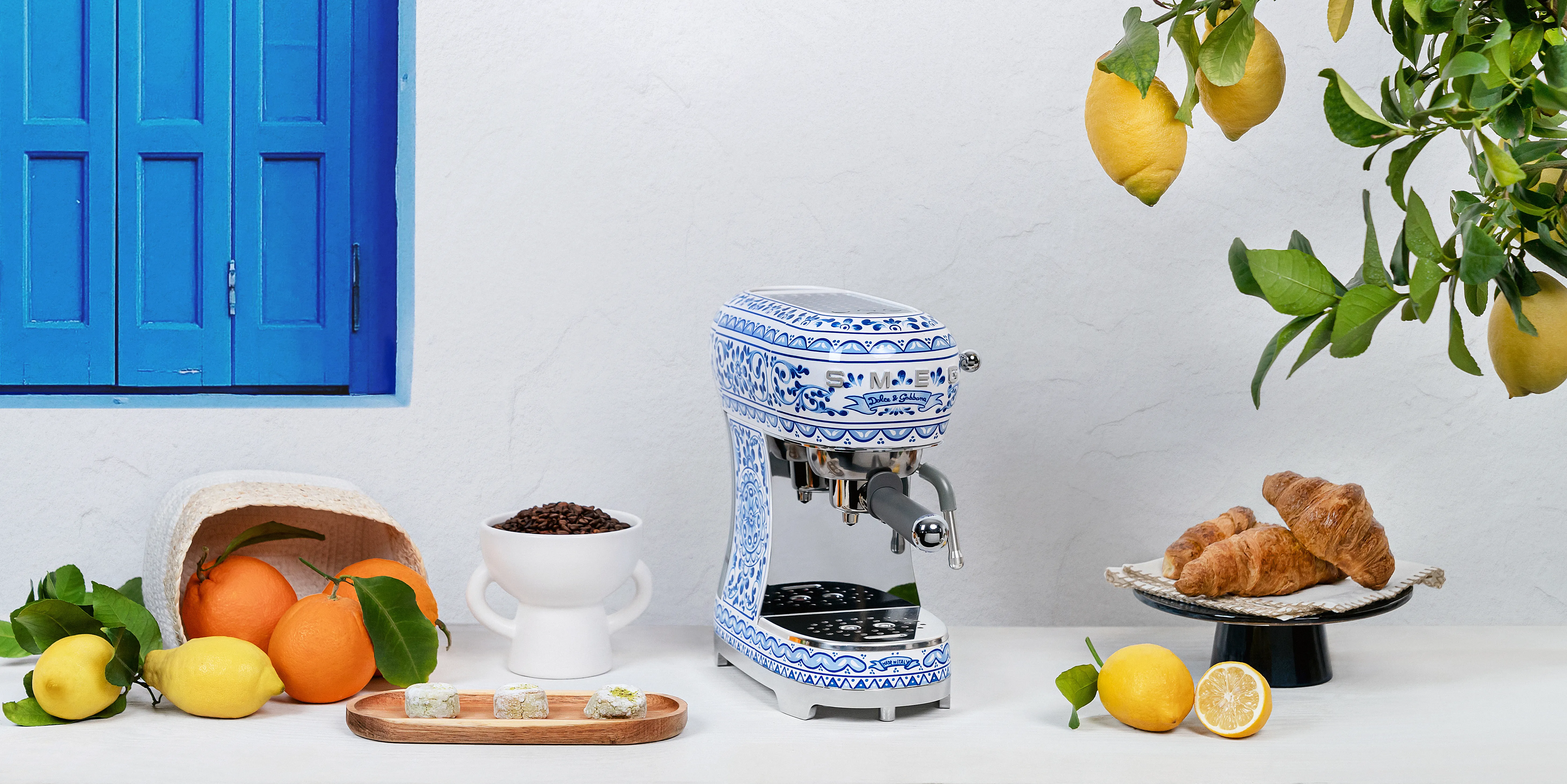 Smeg Blu Mediterraneo ECF02DGBEU manuell espressomaskin, bl&aring;