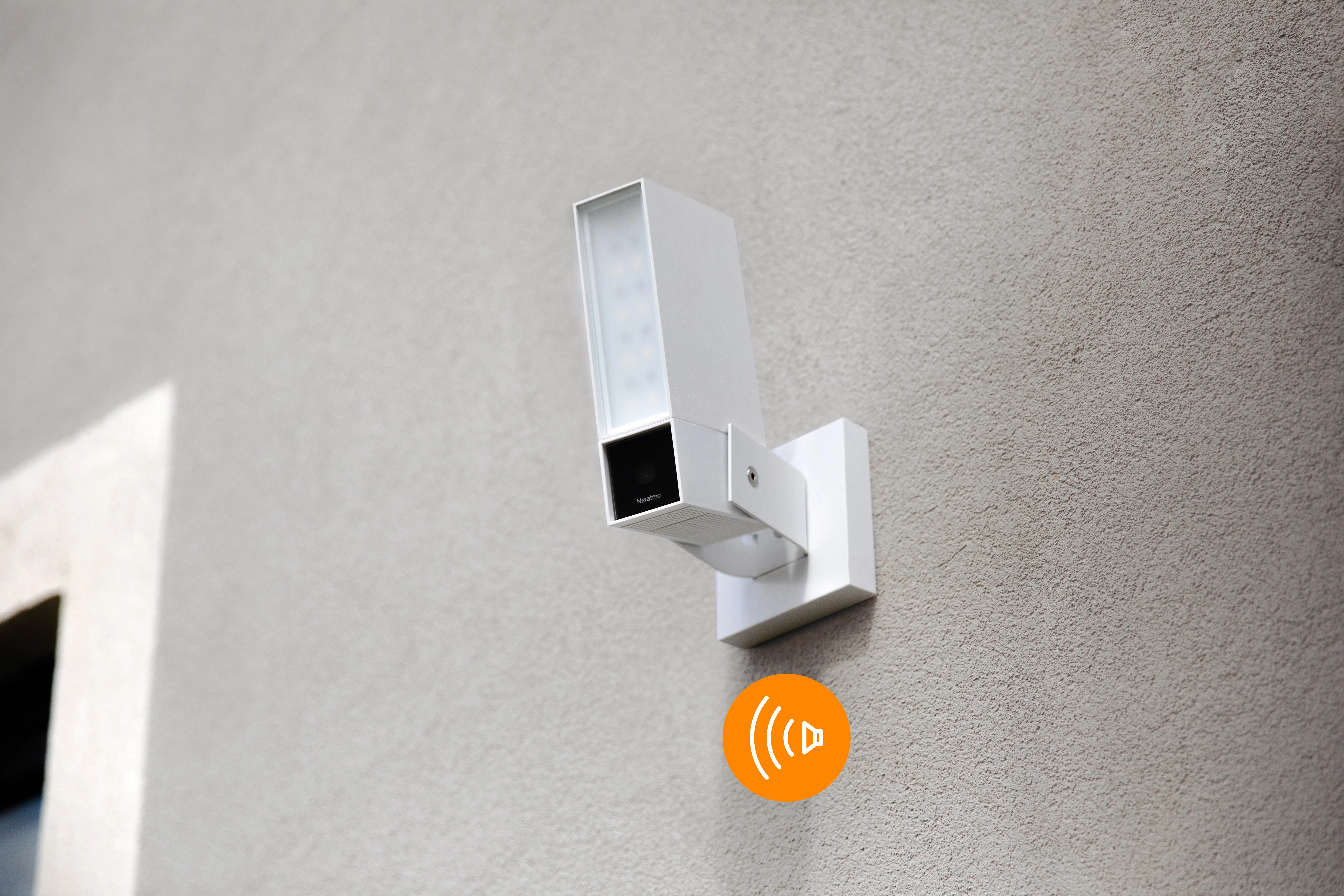 Netatmo Smart utomhuskamera med siren - Säkerhetskamera för utomhusbruk med detektering av människor, bilar och djur