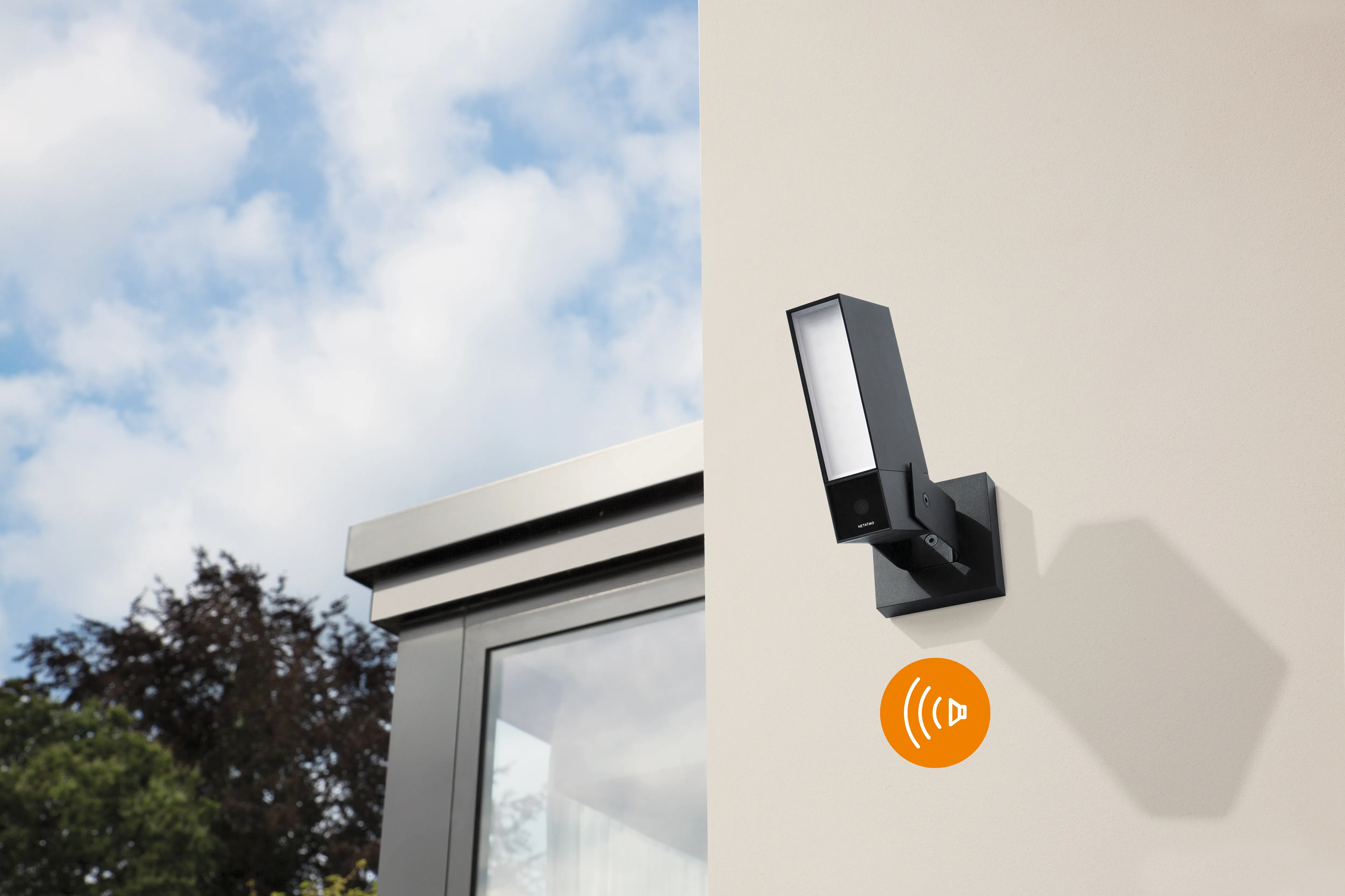 Netatmo Smart utomhuskamera med siren - Säkerhetskamera för utomhusbruk med detektering av människor, bilar och djur