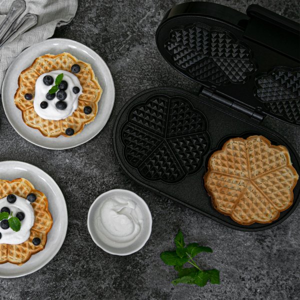 Champion CHVJ600 Double Heart-Shaped Waffle Maker 1600W Black
