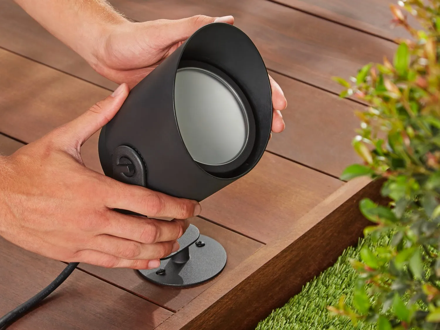 Philips HUE OUTDOORLILYXL1X15W2 - WHITE AND COLOR AMBIANCE - BLACK