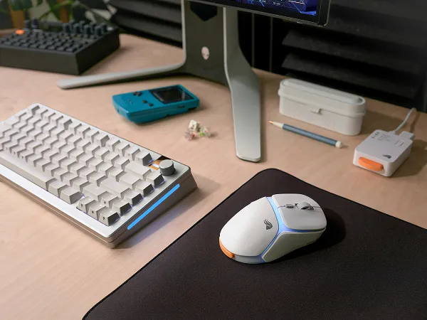 Glorious Model D3 Wireless Gaming Mouse, White Glorious Model D3 Wireless Gaming Mouse, White