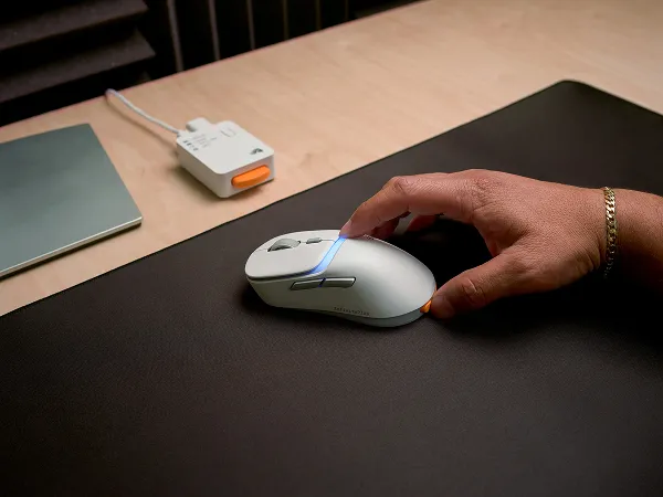 Glorious Model D3 Wireless Gaming Mouse, White Glorious Model D3 Wireless Gaming Mouse, White