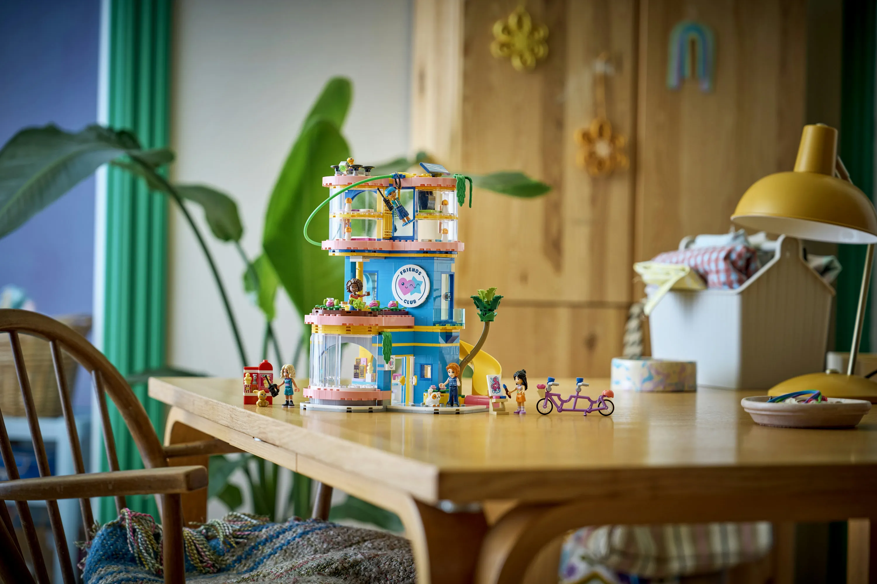 LEGO Friends Heartlake Citys v&auml;nners klubbhus 42689