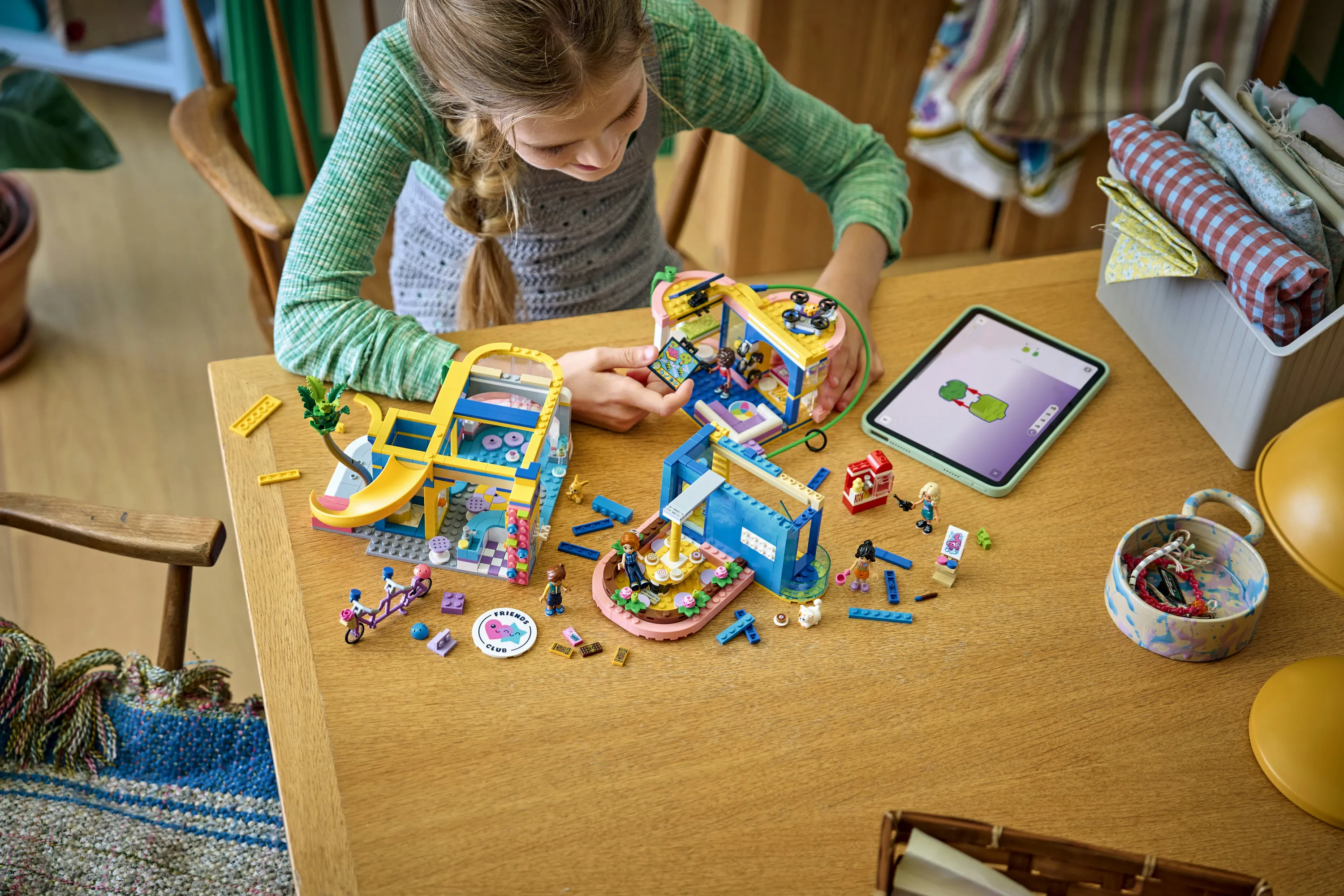 LEGO Friends Heartlake Citys v&auml;nners klubbhus 42689