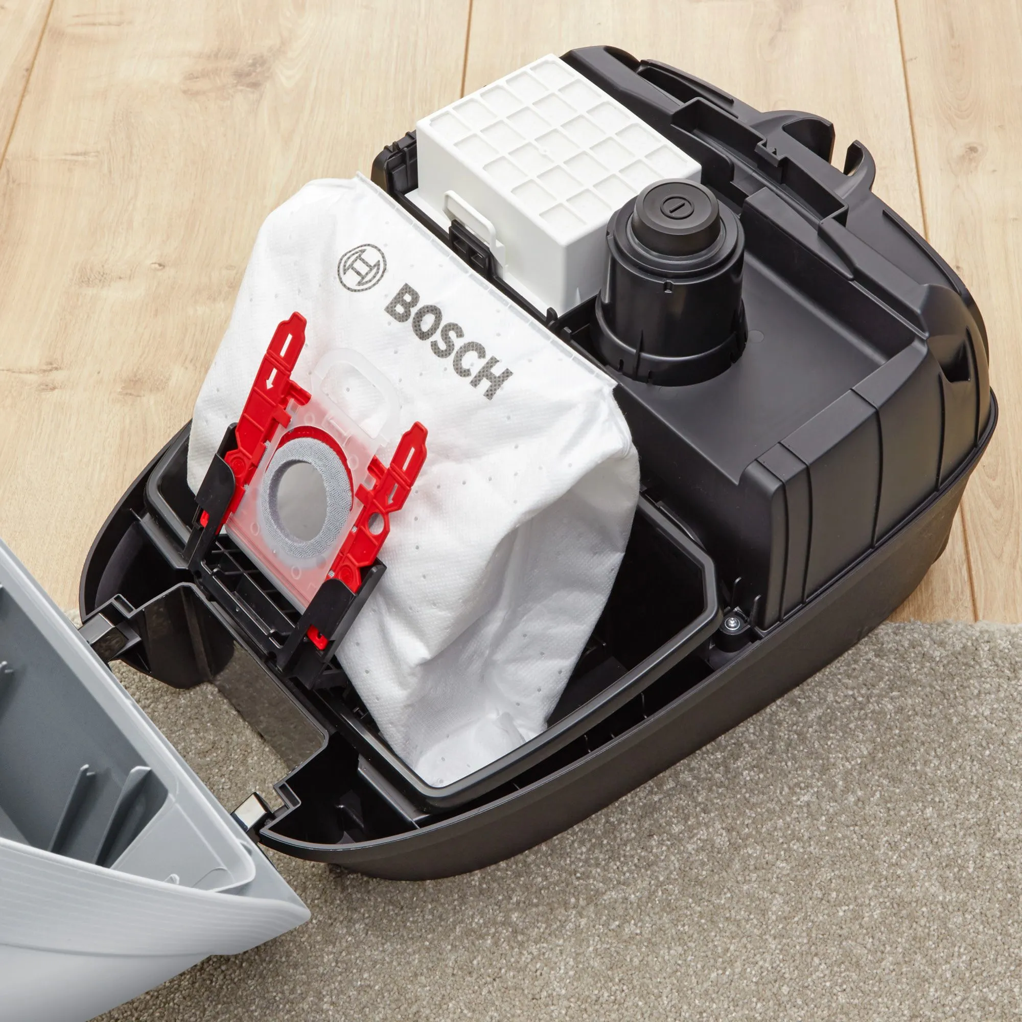 Bosch Serie 6 -pölypussillinen pölynimuri, Harmaa