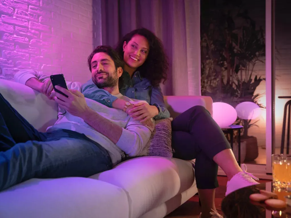 Philips Hue White and Color Ambiance -aloituspakkaus (3x GU10 LED, Hue Bridge Pro, himmenninkytkin)