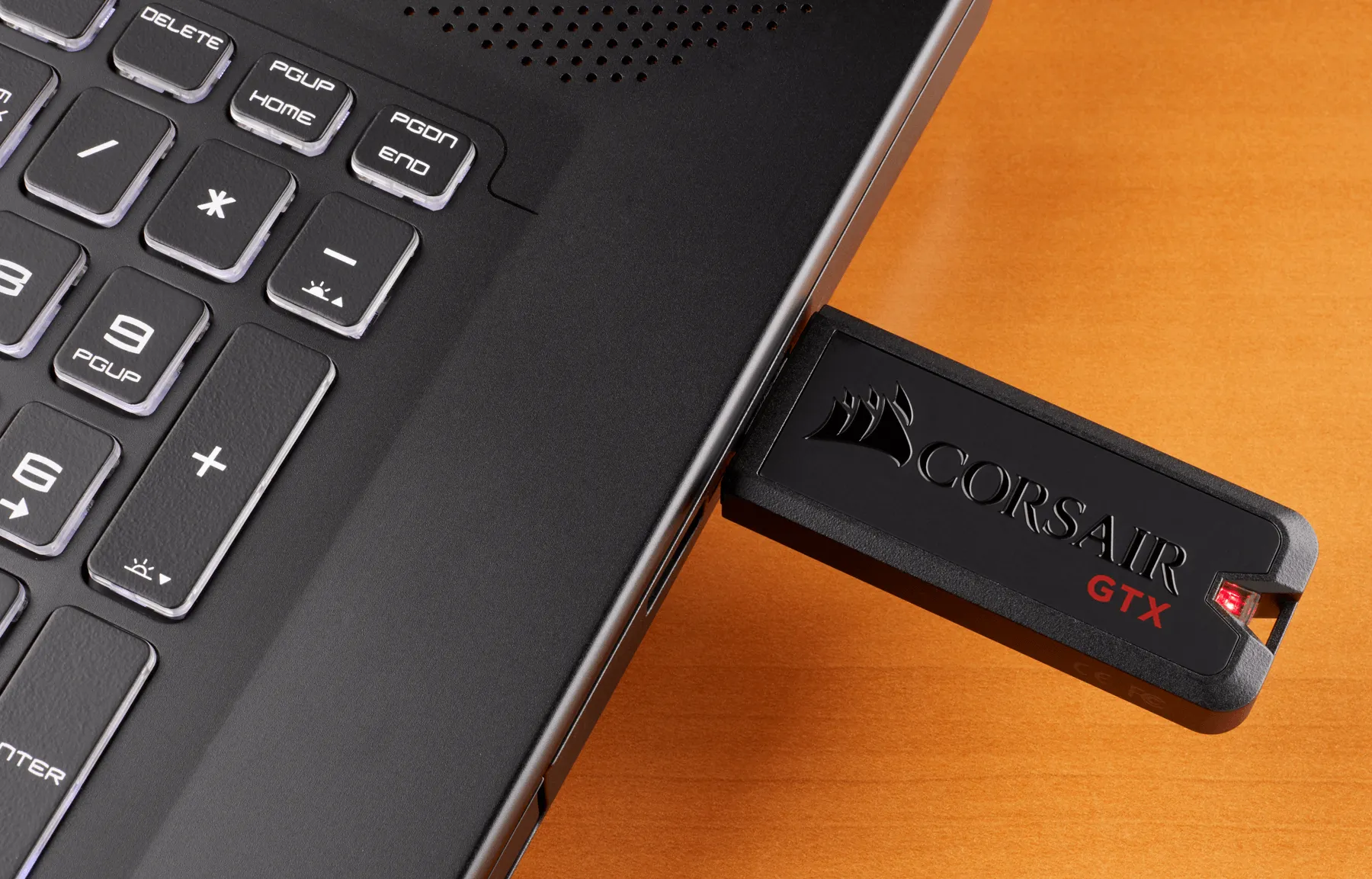 Corsair 512 GB Flash Voyager GTX USB 3.0 - minne, Svart