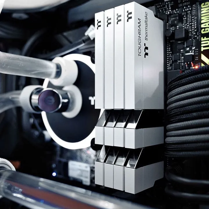 THERMALTAKE TOUGHRAM WHITE 2x8GB DDR4 4000 C19 Memory