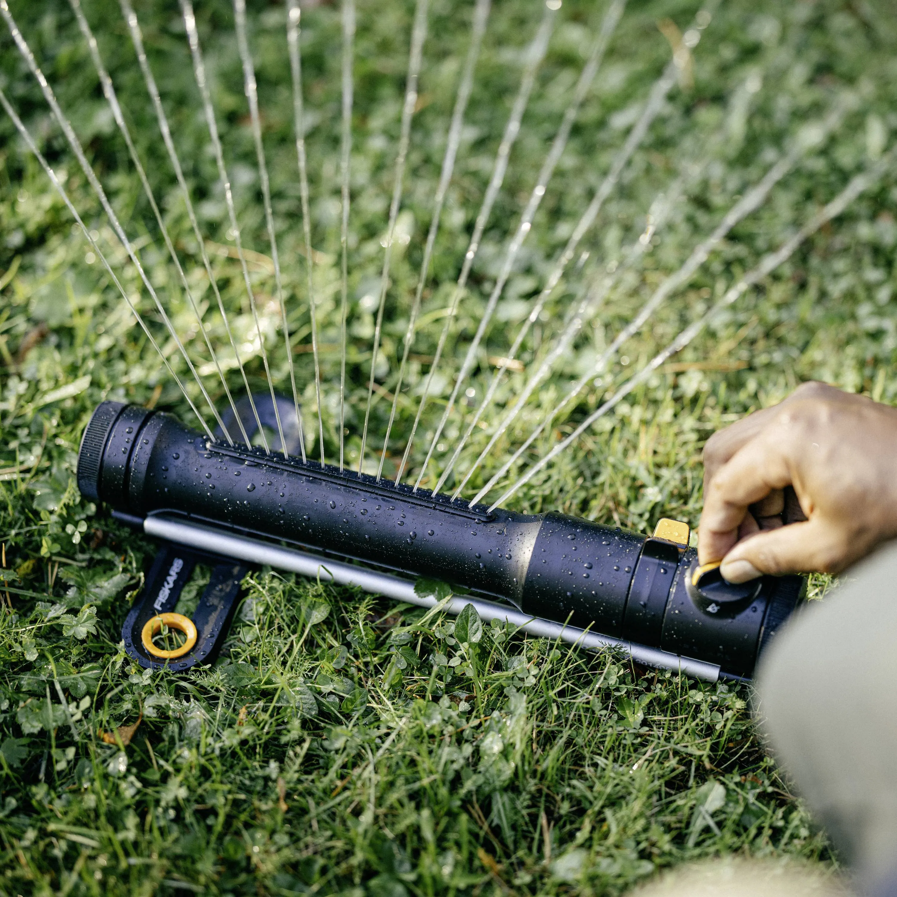 Fiskars Comfort S-M - oscillating sprinkler