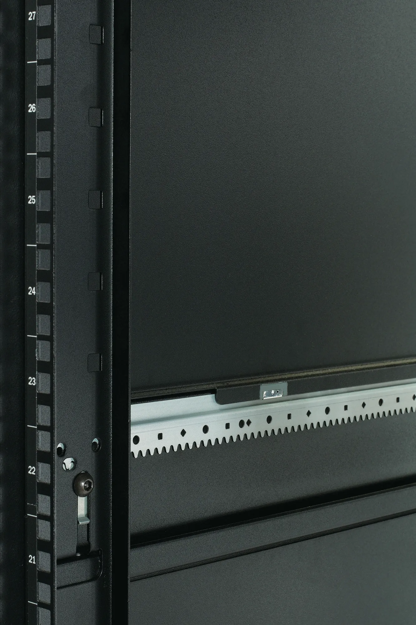 APC NetShelter SX 42U 600mmx1070mm Enclosure with Sides Black