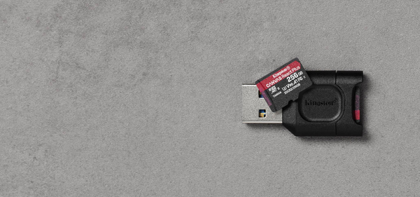 Kingston Canvas React Plus 256 GB MicroSDXC - minneskort+ USB Adapter