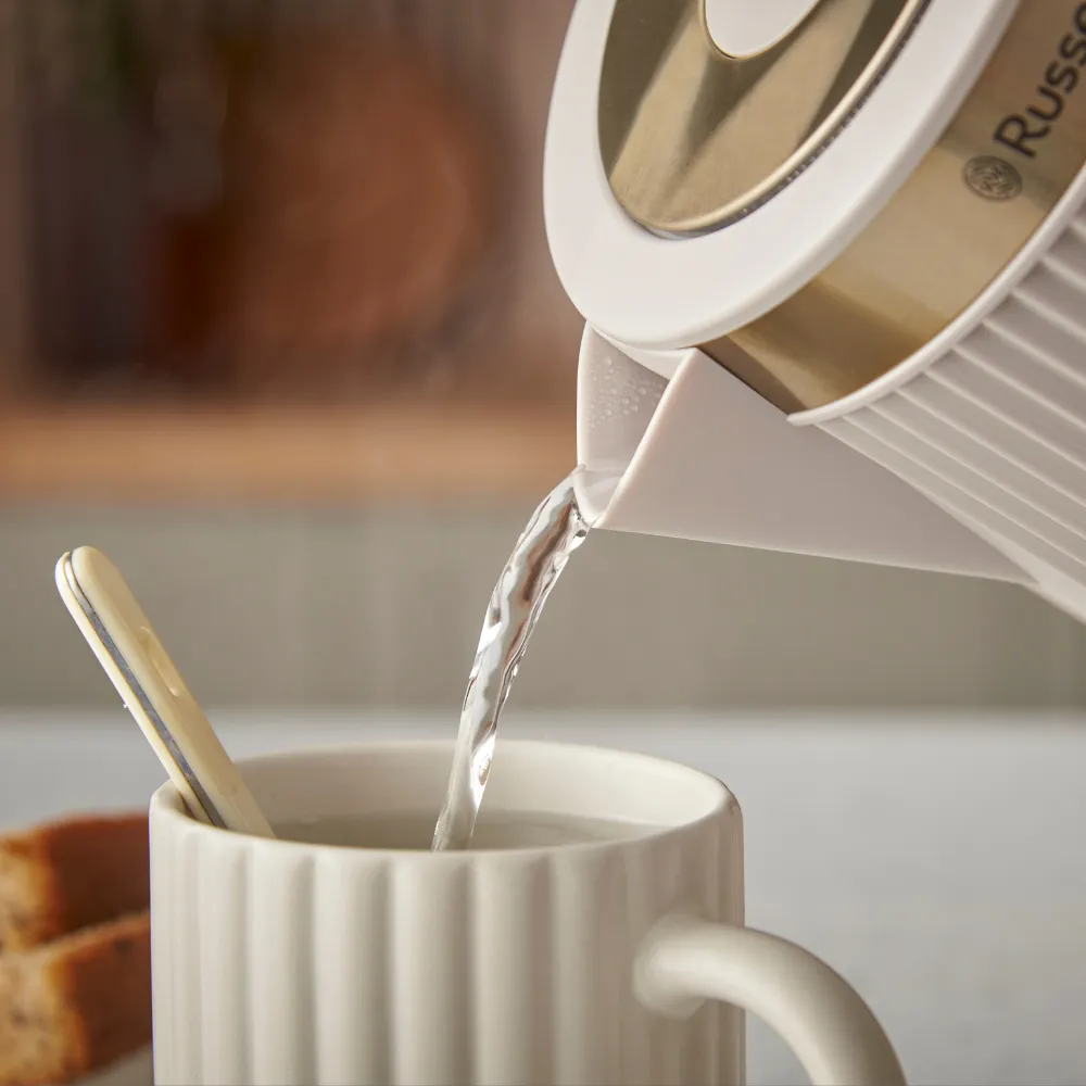 Russell Hobbs Bronte kettle, 1.7L, 2400W, Creme