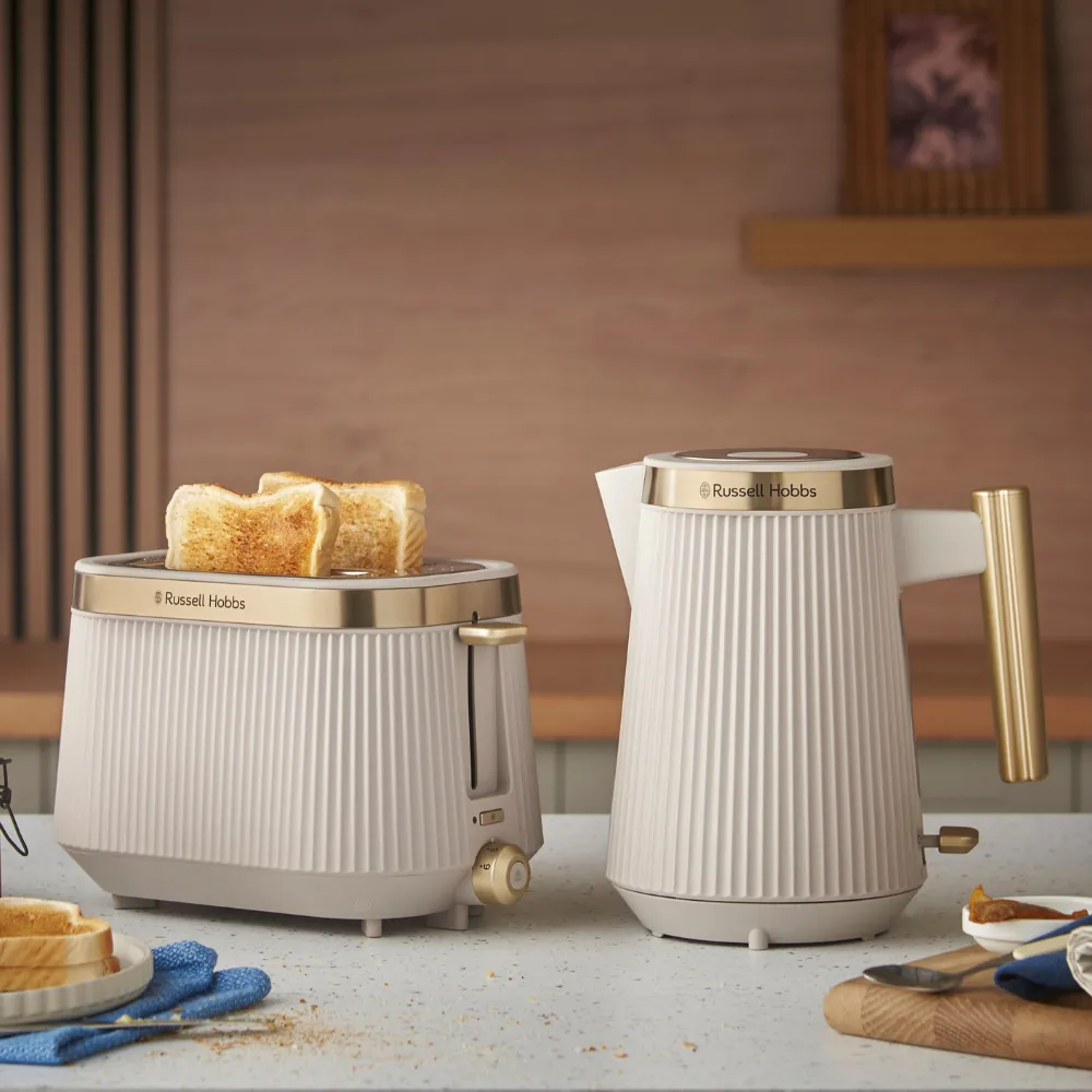 Russell Hobbs Bronte kettle, 1.7L, 2400W, Creme