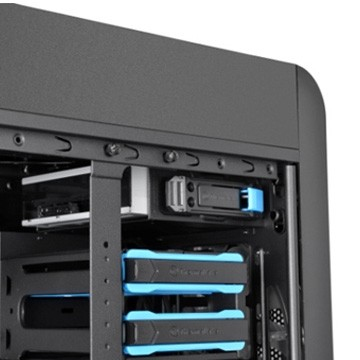THERMALTAKE Core V71 Big Tower 3 preinstalled 20cm LED fans, I/O ports with 2x USB 2.0, 2x USB 3.0, 1 HD Audio, side window