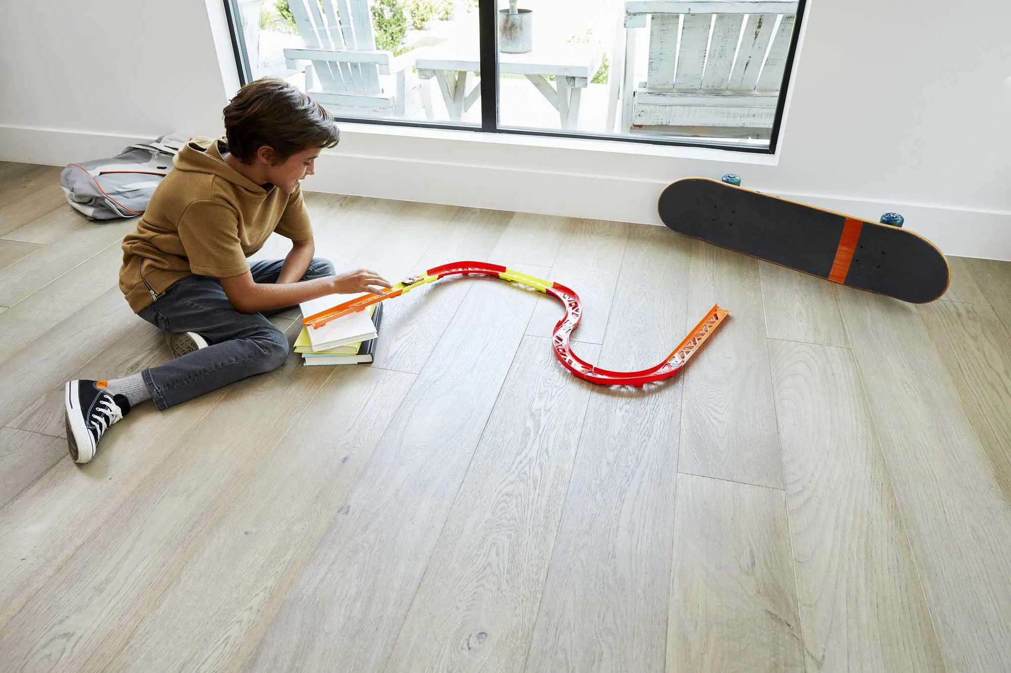 Hot Wheels Track Builder Unlimited Premium Curve Set, Race Track