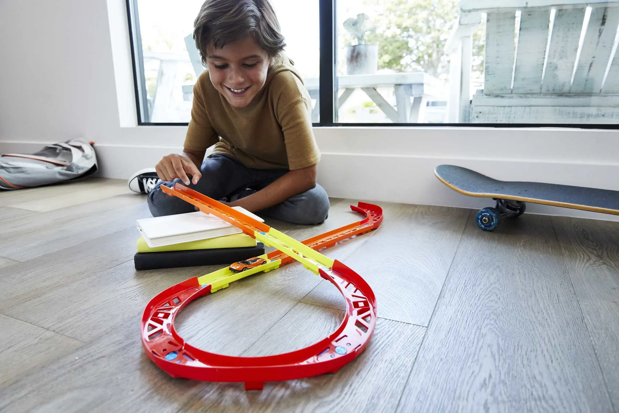 Hot Wheels Track Builder Unlimited Premium Curve Set, Race Track